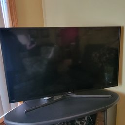 Samsung 42' TV With Remote (Living Room)