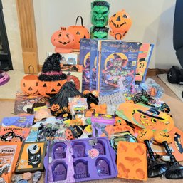 Huge Lot Of Halloween Decorations And Accessories (EFL1)