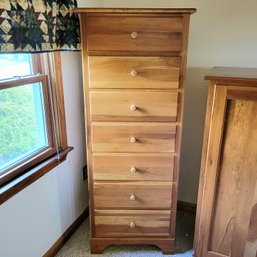 7 Drawer Tall Solid Wood Dresser 5' X 22' X 17' (Upmaster)