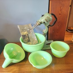 Vintage Star Rite Magic Maid Mixer With Jadeite Bowls (Living Room)
