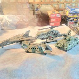 Plastic Military Vehicles Galoob Micro Mini Helicopter And Unbranded Planes (Bsmt Train T)