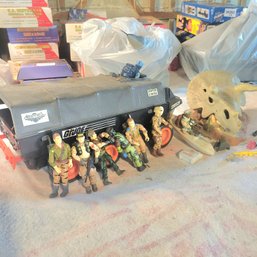 National Geographic Dinosaur Scull And GI Joe Tank With Action Figures (bsmt Train T)