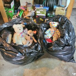 Set Of 2 Large Bags Full Of Bears TY Beanie Babies,  Boyds Bears And Un Branded Bears (bsmt Train T)