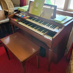 Wurlitzer Organ In Great Condition (LR)