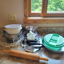 Kitchen Lot Pans, Rolling Pin, Tupperware And More (Kitchen)