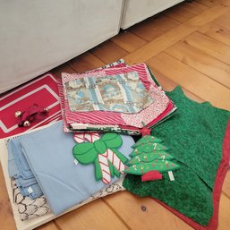 Tablecloths, Placemats And Napkins Lot (dR)