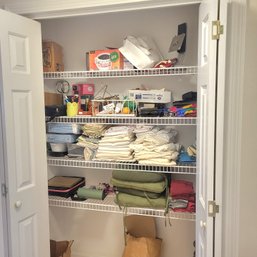 Closet Lot Twin Sheets, Placemats, Household Items ( Mb)