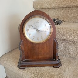 Vintage Electric Bulova Clock (DR)