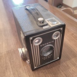 Vintage Brownie Target  6 Camera (LR)