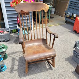 Vintage Wooden Rocking Chair Needs Repair (Garage)