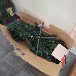 6' Pre-Lit Christmas Tree (LR)