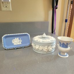 Gorgeous Wedgewood Lidded Dish, (small Chip) Vase And Dish (Kitchen)