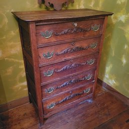 Gorgeous Vintage 5 Drawer Dresser (Downstairs Bedroom)