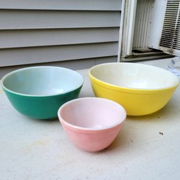 Vintage Pyrex Bowls (barn)