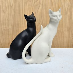 Lot Of 2 Vintage Danbury Mint Counterpoint Black & White Cats (white Cat Has Glued Paw) (DM)