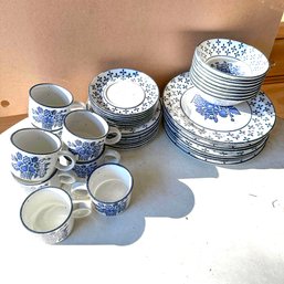 Lovely Set Of Stonehenge Country Blue Midwinter Oven-To-Table Dish Set (KG)