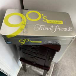 '90's Trivial Pursuit Game (Bedroom 1)