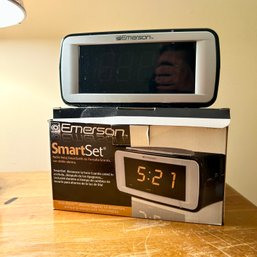 Emerson Alarm Clock (apt)