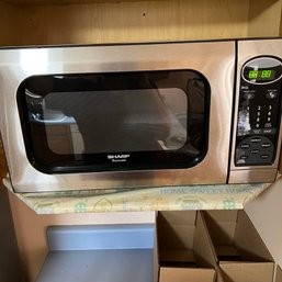 Sharp Microwave 21.5'W X 11' D (Kitchen)