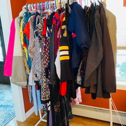 Mixed Lot Of Women's Dresses & Tops, Kids Clothing, Men's Suits & More With Rack (dR 48112)