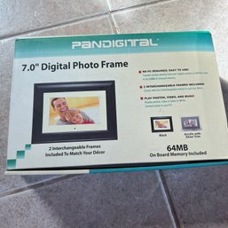Pendigital 7' Digital Photo Frame (entry - 41524)