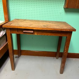 Cute Vintage Wooden Desk (BSMT BR1)