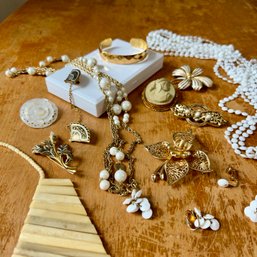Wow! Lovely Collection Of Vintage Costume Jewelry, Gold Tone