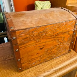 Wooden Hinged Box To Store Your Treasures! (dining Room 48277)