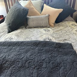 Lovely King Sized Bedding With Pillows (MB)