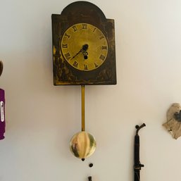 Vintage Battery Operated Wall Clock (Entry)