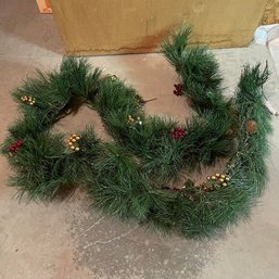 Holiday Garland With Berries And Working Lights (Zone 3)