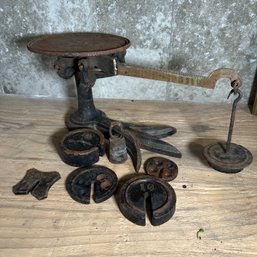 Vintage/Antique Metal Scale (Bsmt)