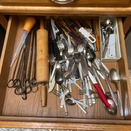 Drawer Lot: Assorted Cutlery, Skewers And Other Items (Kitchen)