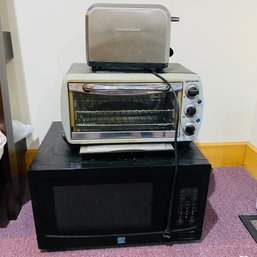 Kitchen Appliance Lot - Microwave, Toaster Oven, And Toaser (Basement Room 1)