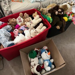 Large Lot Of Stuffed Animals (LR)