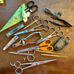Misc Lot Of Vintage Scissors (bath)