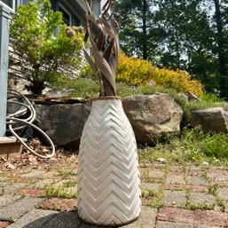 Decorative White Chevron Ceramic Vase With Wooden Reed Vase Filler