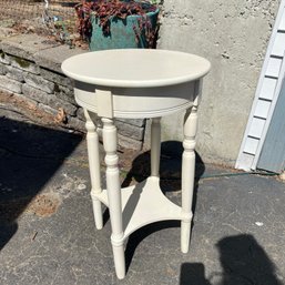 Cute Small Circular White Side Table 16' X 26' (MB) MB2