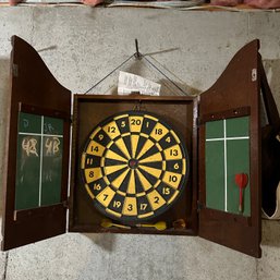 Vintage Dart Board In Wooden St. George Fully Licensed Case (Basement 1)