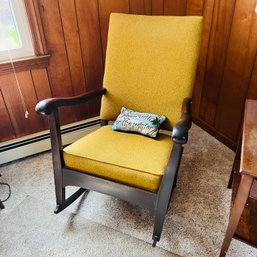 Vintage Arm Chair (den)