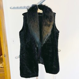 Ivanka Trump Women's Faux Fur Vest Size Extra-Large (Bedroom Closet)