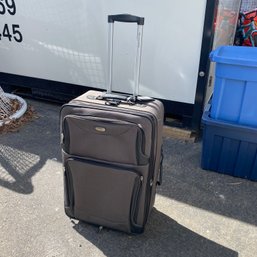 Travel Awaits! With This Large Dockers Suitcase With Tons Of Room! (MB 51372) MB2