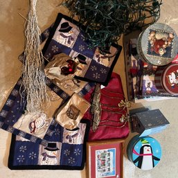 Christmas Decor Lot With Placemats & Tins (BSMT)