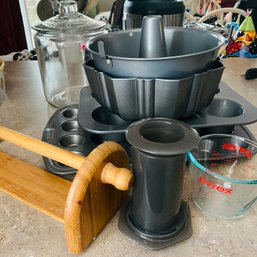 Kitchen Item Lot With Measuring Cup, Muffin Pans, Aeropress & More (Kitchen)