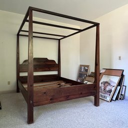 Stunning Solid Wood Queen Size Canopy Bed (apt 2)