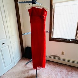 Women's Red Strapless Formalwear Gown Size 14 (Upstairs)
