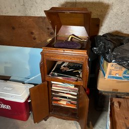 Vintage Silvertone Phonograph With Records (basement 4)