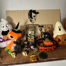 Fun Lot Of Halloween Decor & Collectibles (67012) (OA)