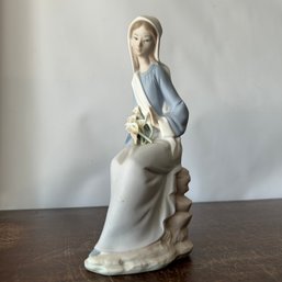 LLadro Woman Sitting With Flowers Figurine