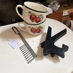 Prince Spaghetti Fork, Wide Mugs And Frame Stands (KM)